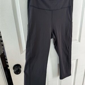 Athleta Ultimate Stash Pocket Capri- Black Size M